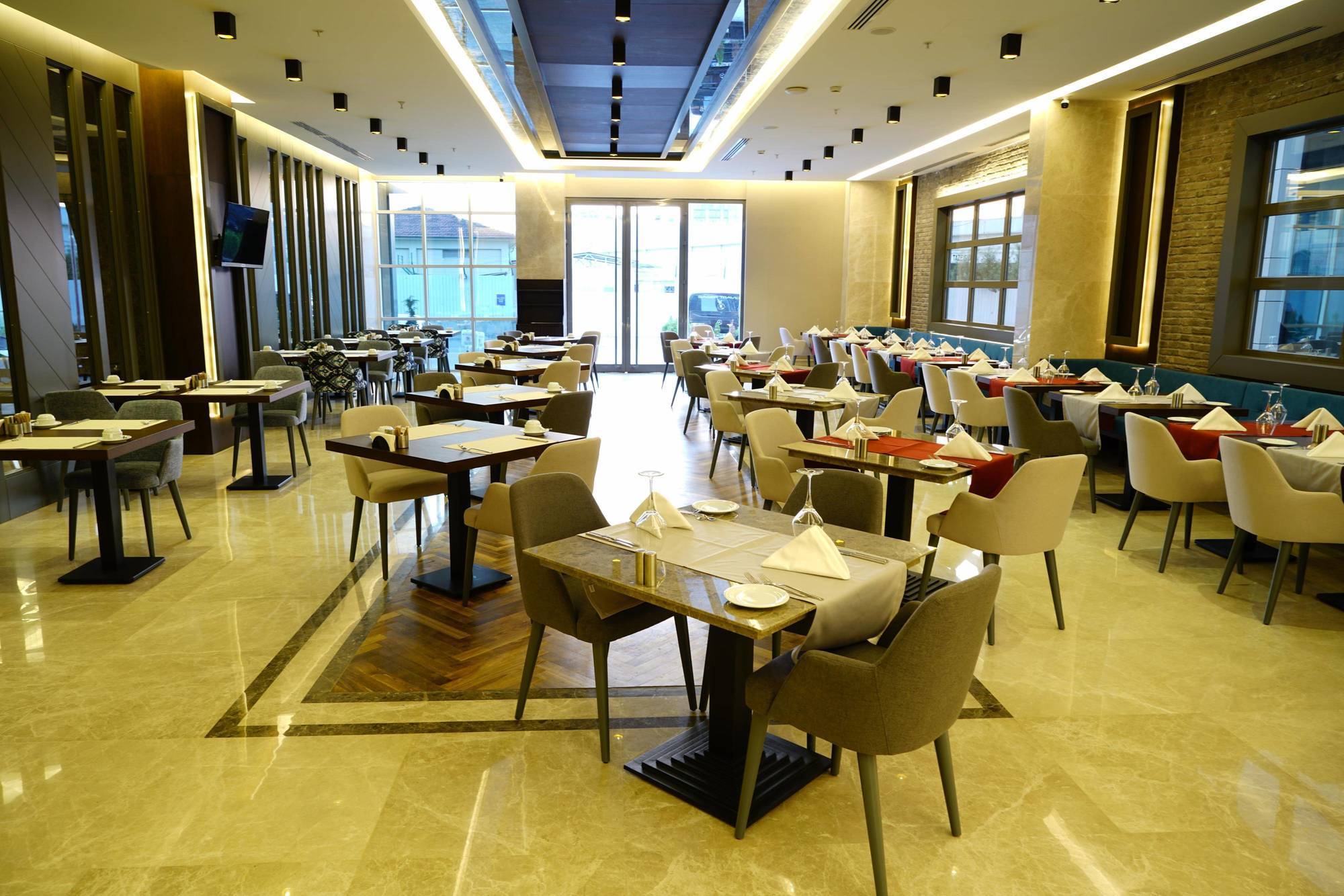 Ramada By Wyndham Nilufer מלון 4*